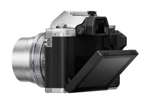 OLYMPUS E-M10 MARK IV silver, kit con ob. M.ZUIKO 14-42mm F3.5‑5.6 EZ PANCAKE